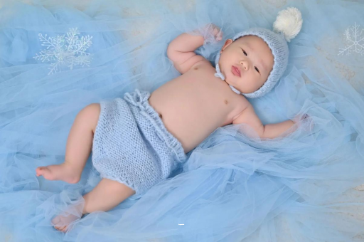 珠海三个月宝宝挠耳朵 珠海三个月宝宝挠耳朵